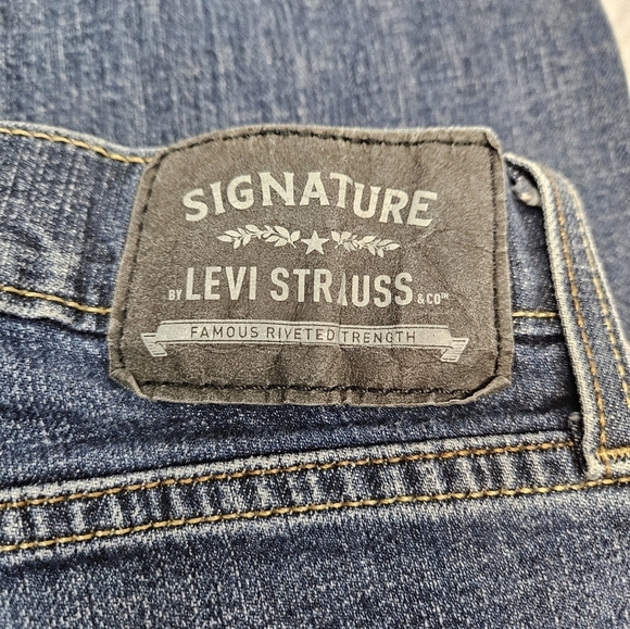 Signature Levi's Strauss Painted Dark Wash Denim Slim Straight Size 29x32 W41 - Picture 10 of 13